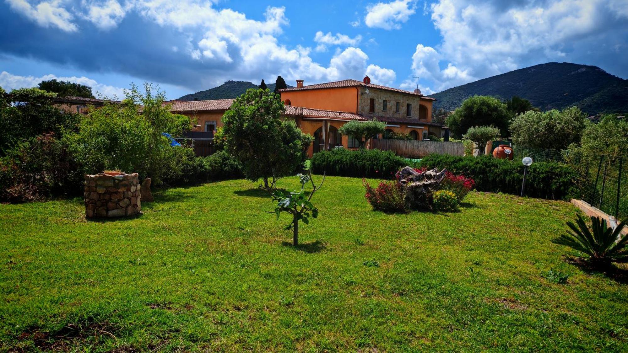 Villa Paola San Teodoro Con Piscina Privata Lu Lioni Exteriör bild